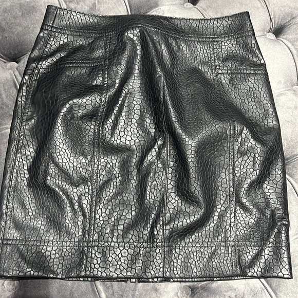 Armani Exchange New Mini Leather skirt - Picture 4 of 10